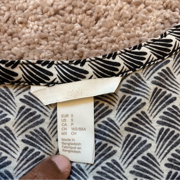 H&M Women’s Dress Half Sleeves Size Small Button Down Black White - Picture 6 of 8